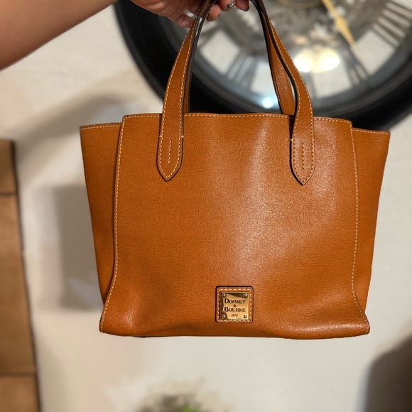 Dooney and Bourke satchel - Picture 1 of 6